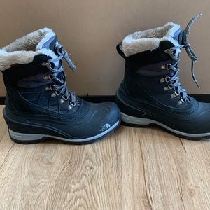 The North Face winter boot with faux fur lining size 7.5 barely worn